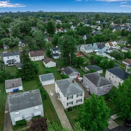 Gorgeous 2 Queen Bedroom Lower Apartment In North Buffalo With Free Driveway Parking Exteriér fotografie