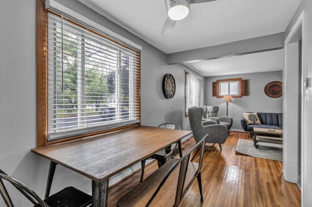 Gorgeous 2 Queen Bedroom Lower Apartment In North Buffalo With Free Driveway Parking Exteriér fotografie