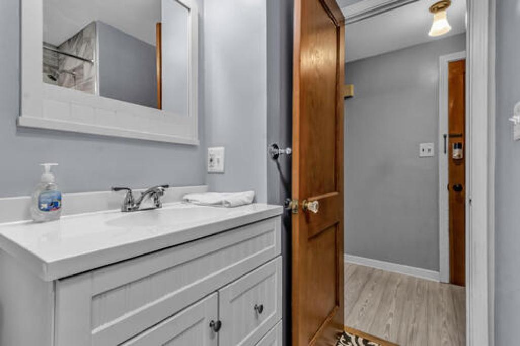 Gorgeous 2 Queen Bedroom Lower Apartment In North Buffalo With Free Driveway Parking Exteriér fotografie