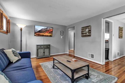 Gorgeous 2 Queen Bedroom Lower Apartment In North Buffalo With Free Driveway Parking Exteriér fotografie